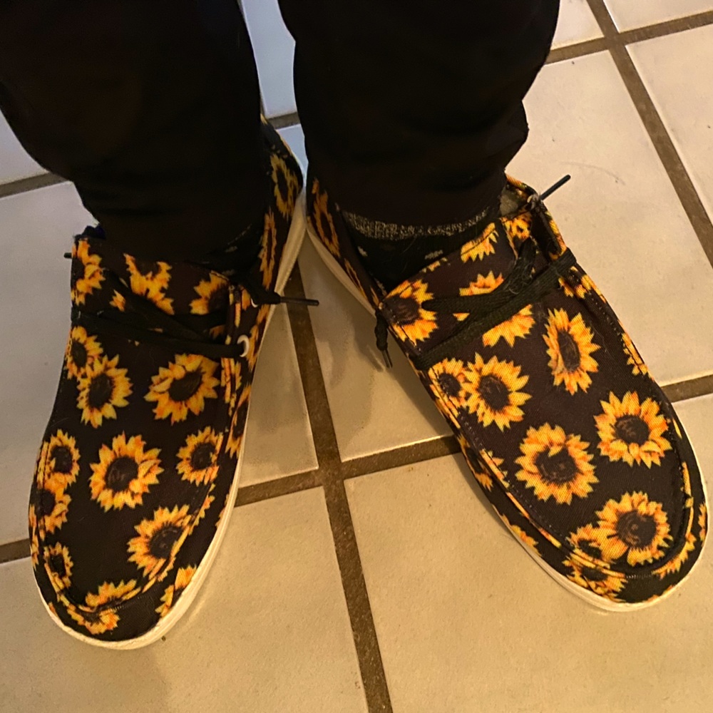 Slip on canvas sunflower No brand NEW shoes.